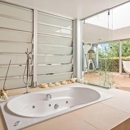 别墅 Luxury 5 Bedroom 贝纳尔马德纳