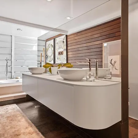 别墅 Luxury 5 Bedroom 贝纳尔马德纳