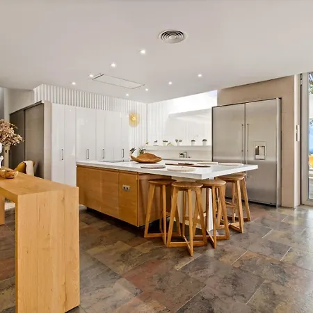 Luxury 5 Bedroom 贝纳尔马德纳
