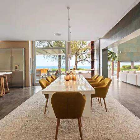 Luxury 5 Bedroom 别墅 贝纳尔马德纳